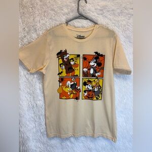 Disney Halloween Trick Or Treat Graphic T-Shirt | Cream/ Tan | Size Medium 🎃
